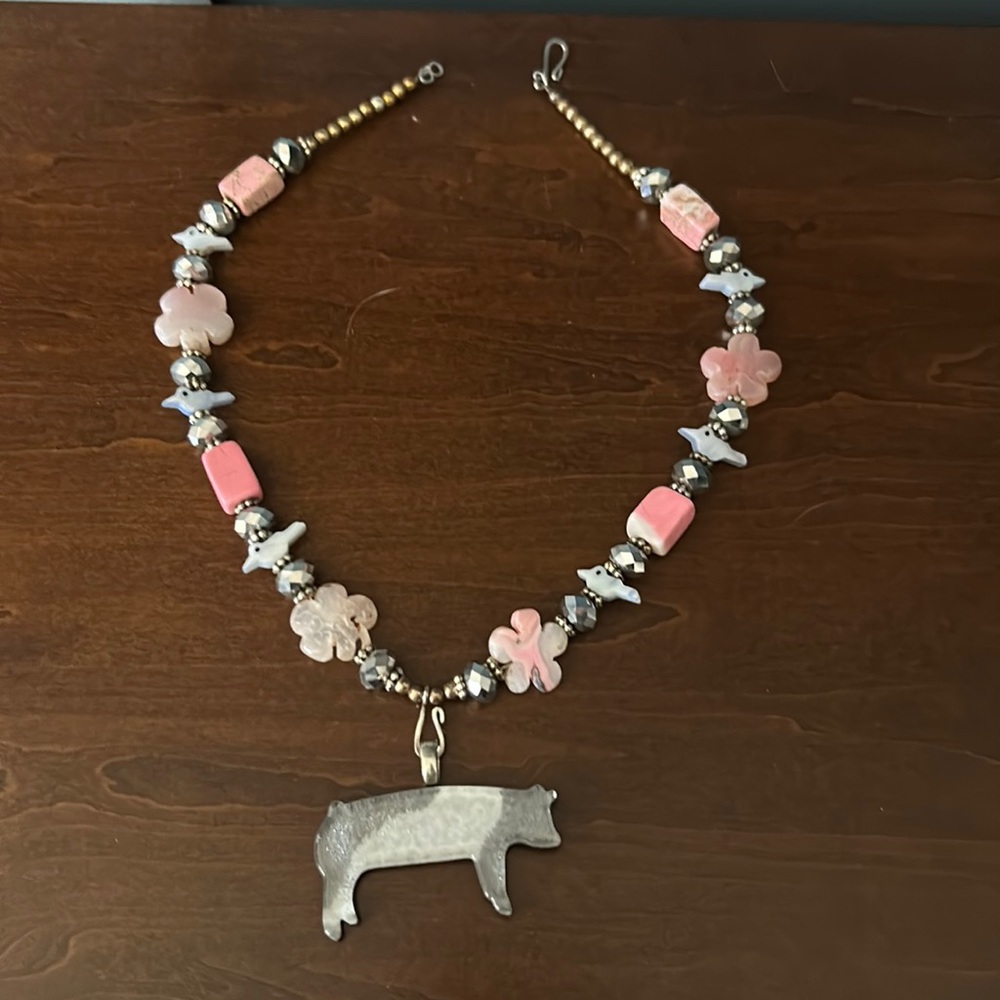 Blue butt pig necklace. Great for 4-H kids!